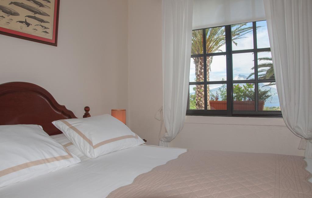 Vila Belgica Bed & Breakfast Horta  Bilik gambar
